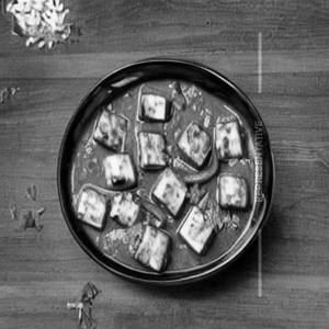 Sauteed Paneer In Schezwan Gravy