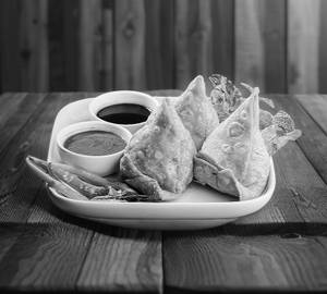 Air Fried Samosa 3 Pcs with 2 Sabji and 2 Chutney