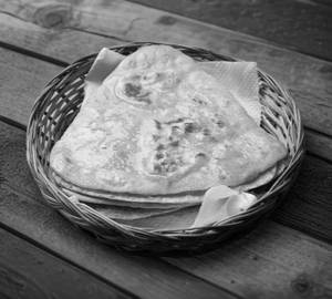 Daal and Milk Mixed Masala Parantha 3 Pcs With Pickle