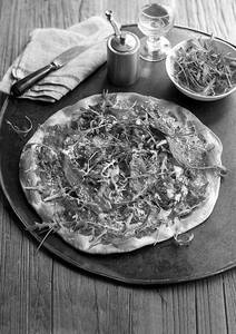 Naples Sundried Tomato & Rocket Pizza