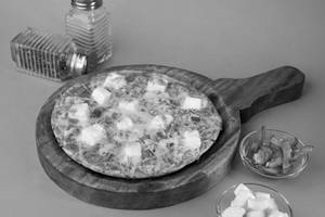 Jain Paneer Tikka Masala Pizza