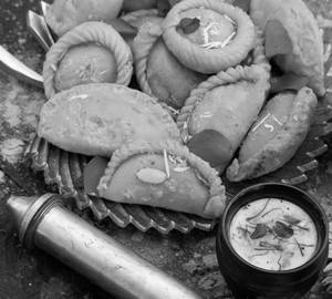 Assorted Mava Gujiya