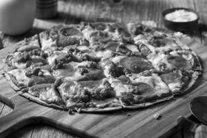 Irani Keema With Rogan Oil Pizza