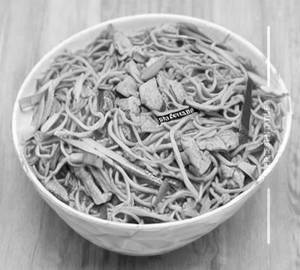 Egg Chicken Hakka Noodles ( Per Plate)