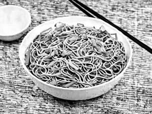 Egg Chicken Hakka Noodles