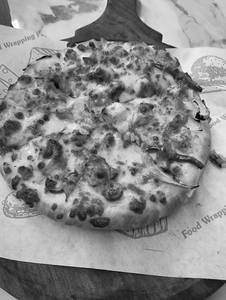 Tandoori Momo Pizza