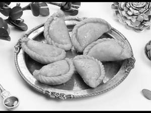 Gujiya & Chola Burfi Combo
