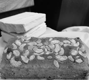 Kaju Crunchy Atta Cake