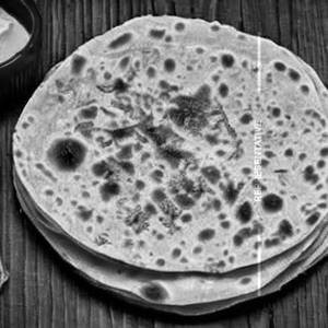 Mutter Lasan Cheese Da Paratha