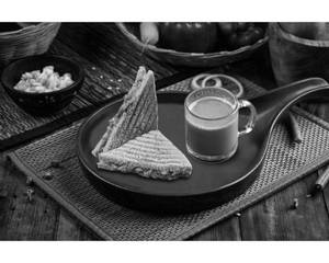 Ginger Tea + Pepper Mushroom Sandwich