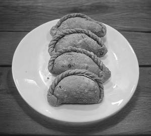 Dry Mava Gujiya [ Desi Ghee ]