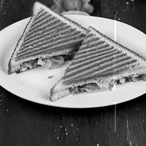 Tomato sandwich