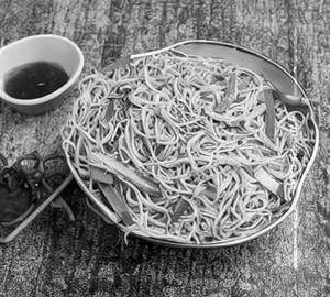 Egg Hakka Noodles