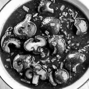 Mushrooms In Hot Garlic Sauce Gravy