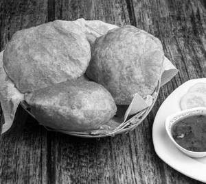 Bedmi Poori Combo