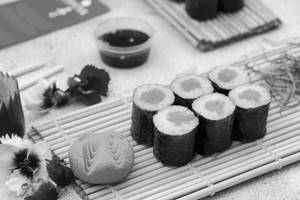 Smoked Salmon Maki (6 Pcs)