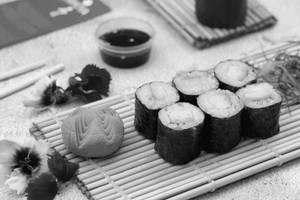 Avocado Maki (6 Pcs)