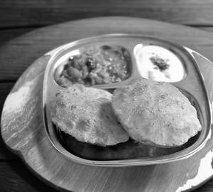 Poori with matar paneer and achaar
