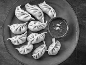 Cheese Paneer Momos (Steamed)