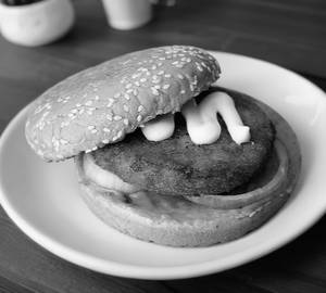 Crispy Aloo Tikki Burger