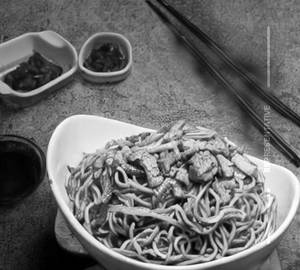 Chicken chilli garlic noodles