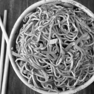 Peanut garlic noodles