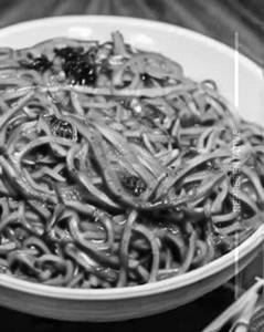 Burnt garlic noodles