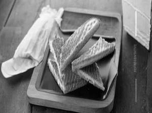 Sev onion sandwich