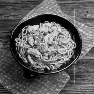 Chicken noodles gravy