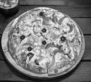 Capsicum corn topping pizza
