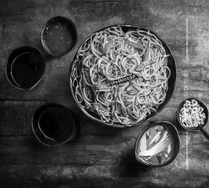 Mixed chilli garlic noodles