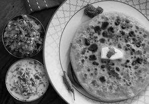 Tandoori Aloo Pyaj Paratha [2Pcs] With Dahi
