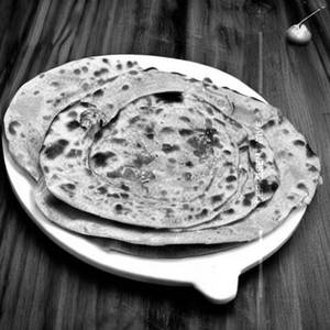 Seasonal Parantha (Gobhi or Mooli)