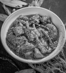 Chicken Curry with Aloo [Half, 2 Pieces]