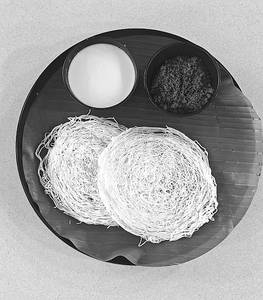 Idiyappam [2 Pieces] With Coconut Milk