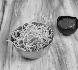 Fried Noodles & Schezwan Sauce