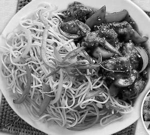 Egg Chowmein With 4pcs Chilli Chicken