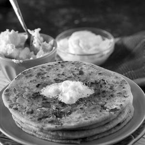 Tandoori Gobhi Paratha [2Pcs] With Dahi