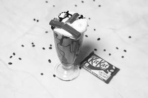 Kit-kat Crush Shake