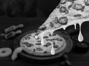 Sweet Heat Cheese Burst Pizza