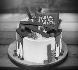Kitkat Nutty Cake