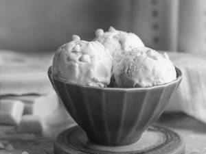 White Chocolate Blondie Ice Cream Tub 500ml