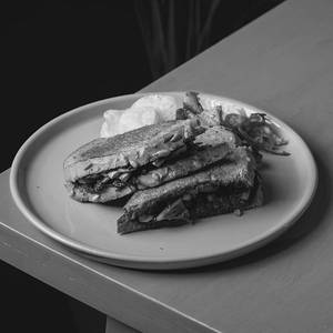 Pesto & Shrooms Sandwich