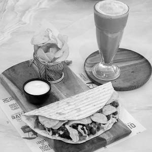 Veg Grilled Porotta Roll With Chips And Beverage