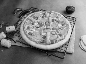 Fiery Chicken Pizza