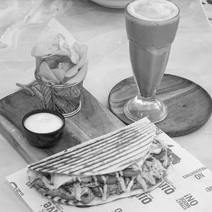 Chicken Grilled Porotta With Chips And Beverages