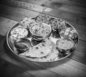 Paneer Thali(Masala Paneer, Dal, 5Roti, Rice,1Gulab Jamun, Salad, Pickle