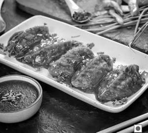 Pan fry veg momos dry gravy
