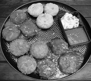 Momo Platter