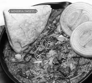 Samosa Ragda.